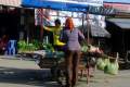 155-Mobile-vegetables-vendor-Phnom-Penh